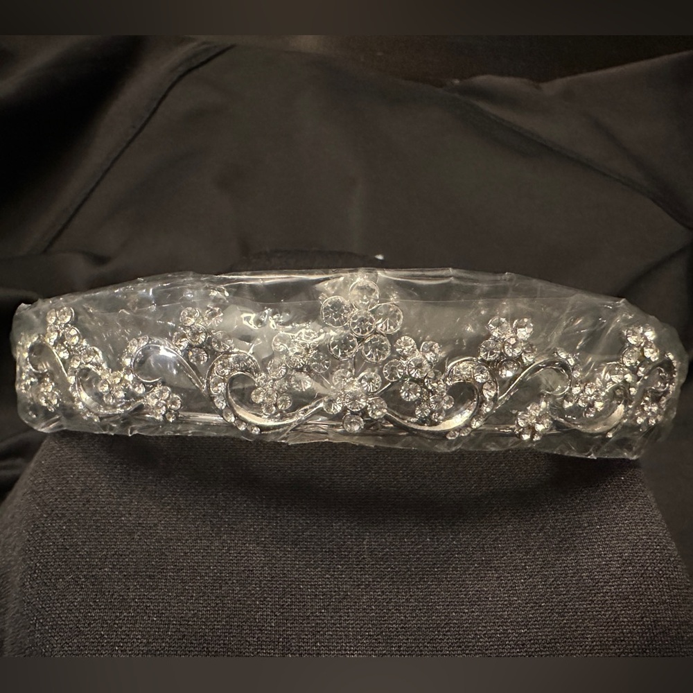 Vintage Crystal Floral Rhinestone Tiara - Silver